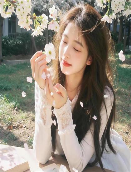 从技术角度看《委员长相信催眠APP》：美术设计的开创性的技术应用 影响未来电影的发展方向